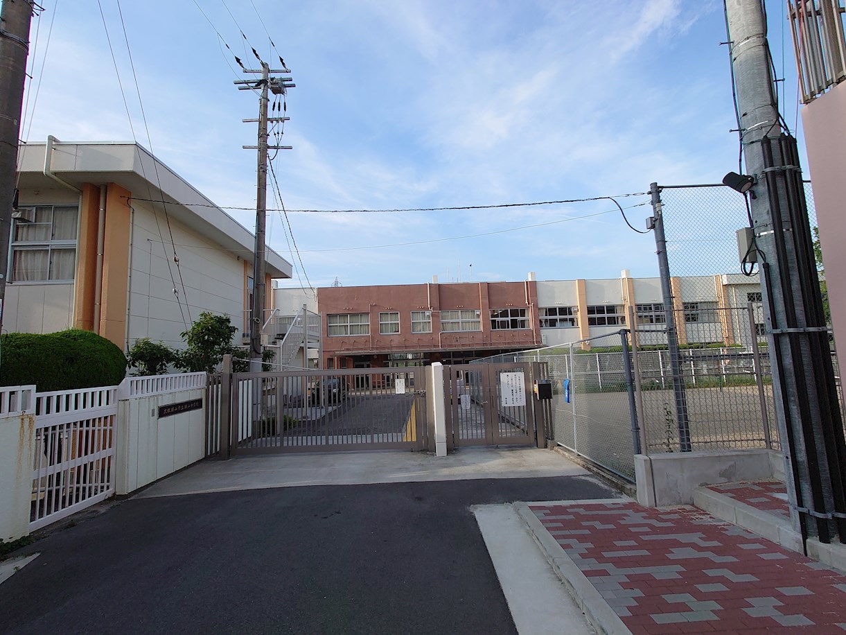 エフイー大阪狭山 中学校：大阪狭山市立狭山中学校　767m