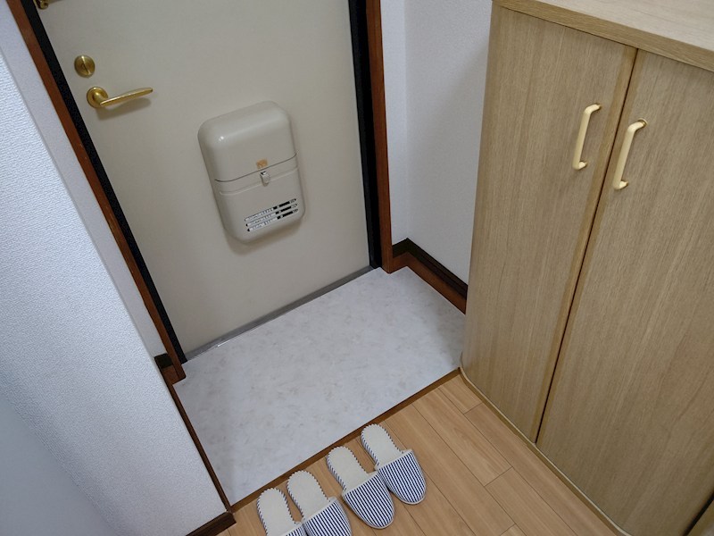 カリエなかもず 玄関